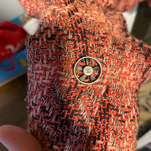 Authentic pink and brown Chanel jacket, size 2. - Picture 5 of 7